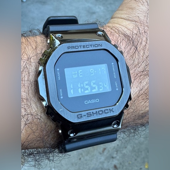 CASIO GM-5600B - Picture 1 of 9